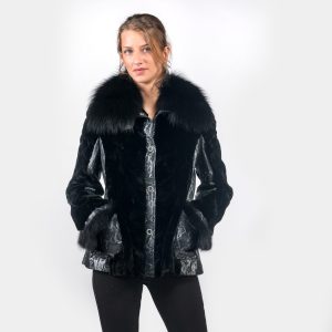 Luxuriöse schwarze Jacke aus geschorenem Nerzpelz mit Lederbesatz - Winterwärme aus Naturpelz und Leder