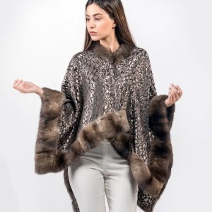 Refined Cape with Sable Fur Accents – Premium Natural Craftsmanship