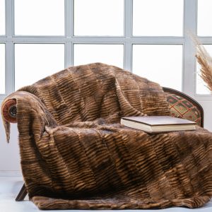 Premium Scandinavian Mink Fur Throw – Sleek and Stylish Comfort