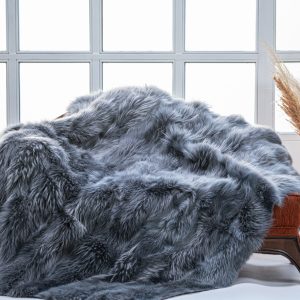Premium Scandinavian Finn Raccoon Fur Throw Blanket – Warm & Elegant