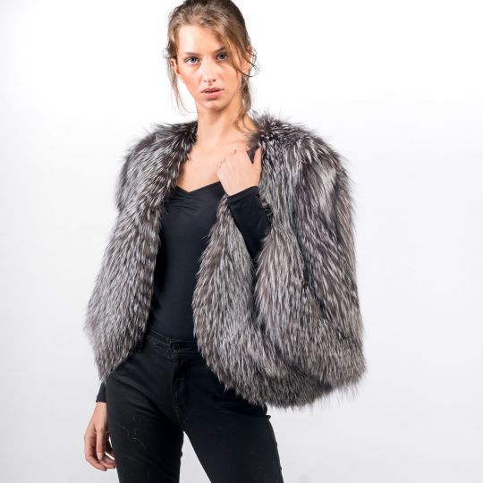 Elegant Arzante Fox Fur Cape