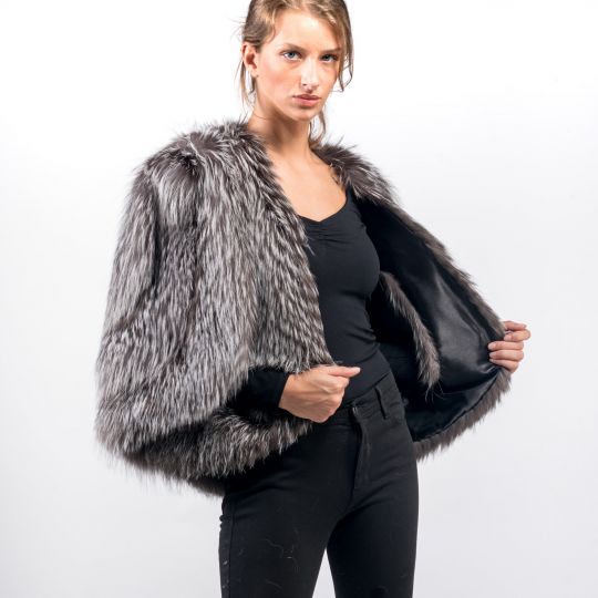 Elegant Arzante Fox Fur Cape