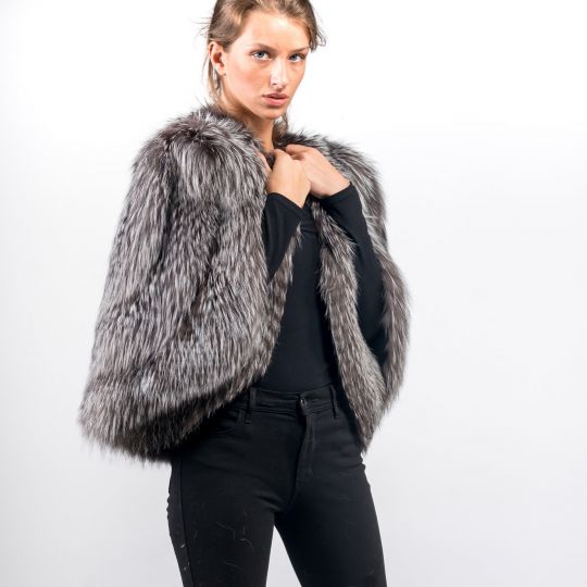 Elegant Arzante Fox Fur Cape