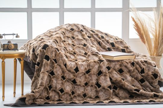 Tortora Sable Fur Throw Blanket/Daisy Shape