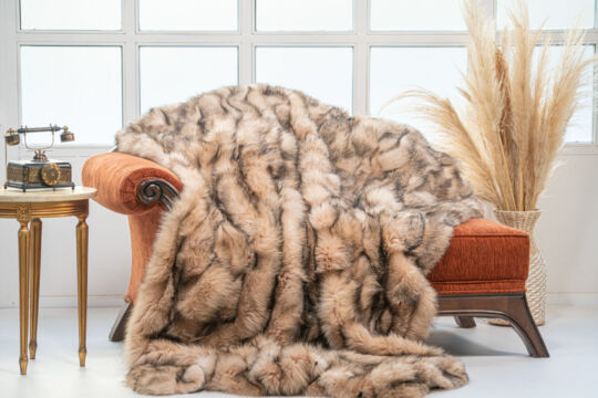 Light Beige/Fox Fur Throw Blanket