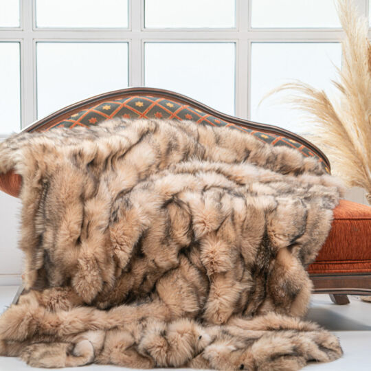 Light Beige/Fox Fur Throw Blanket