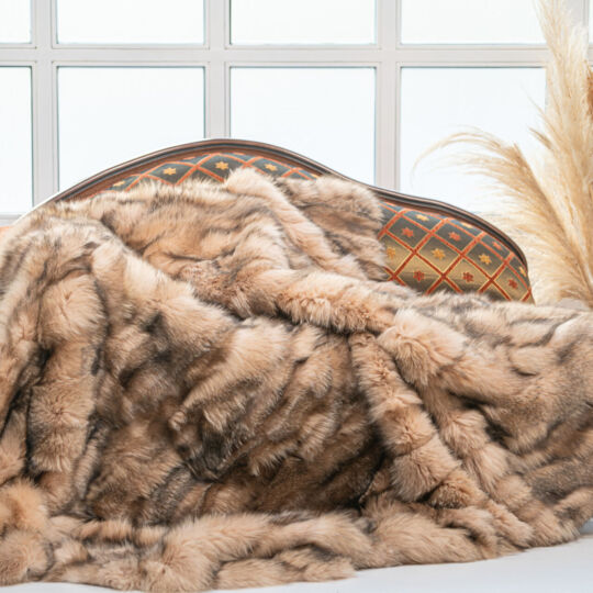 Light Beige/Fox Fur Throw Blanket