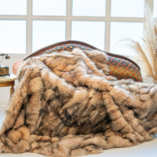 Light Beige/Fox Fur Throw Blanket