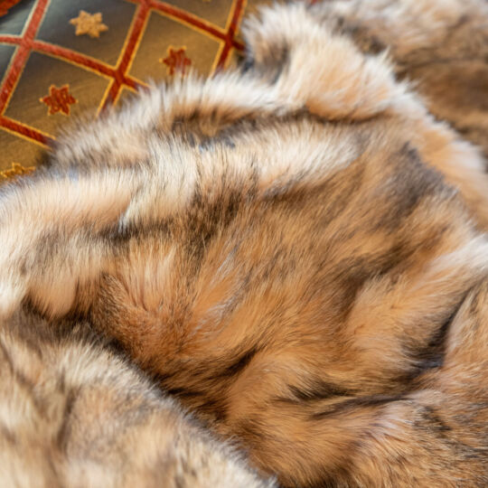 Light Beige/Fox Fur Throw Blanket