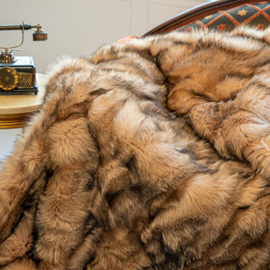 Light Beige/Fox Fur Throw Blanket